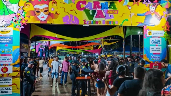 Com chave de ouro: Prefeitura de Sena encerra a última noite do Carnaval de Rua Zezinho Ribeiro 2024