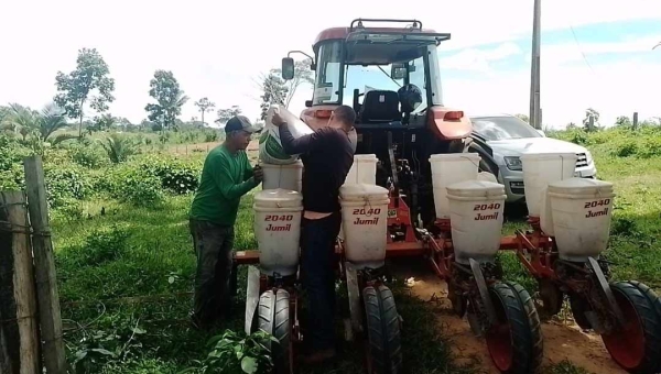 Prefeitura de Brasiléia quer levar mecanização, plantio e assistência técnica há mais de 800 hectares de milho