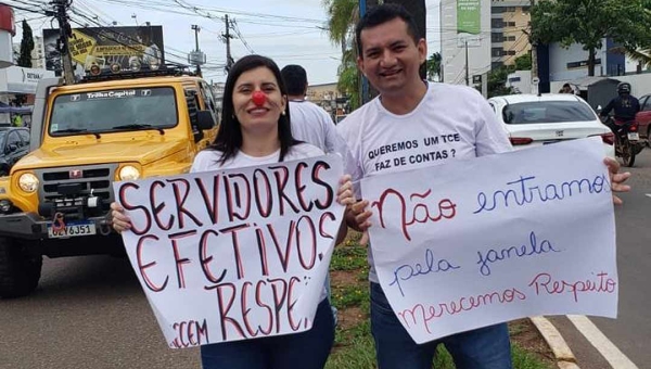 Servidores do TCE vão para a Avenida Ceará protestar contra iniciativa de Ribamar Trindade e questionam deputados: “É justo, Aleac?”