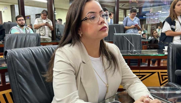 Michelle Melo quer debater processo licitatório da Medtrauma com Sesacre, TCE e representantes da empresa