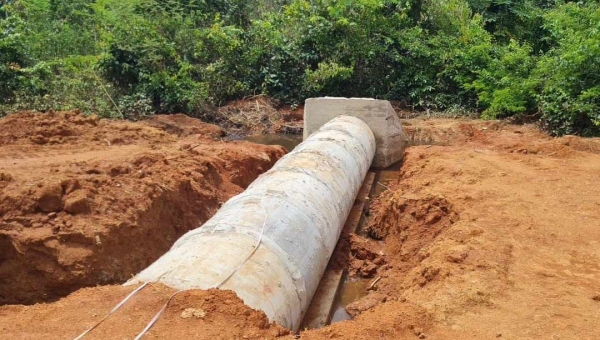 Obras de pavimentação do Ramal dos Paulistas avançam com execução de drenagem