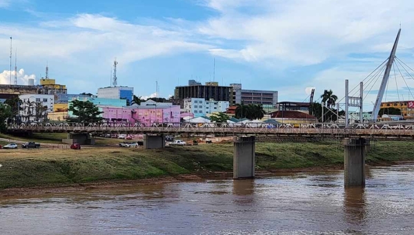 Rio Acre sobe quase um metro na Capital; nível do manancial deve aumentar consideravelmente nas próximas horas