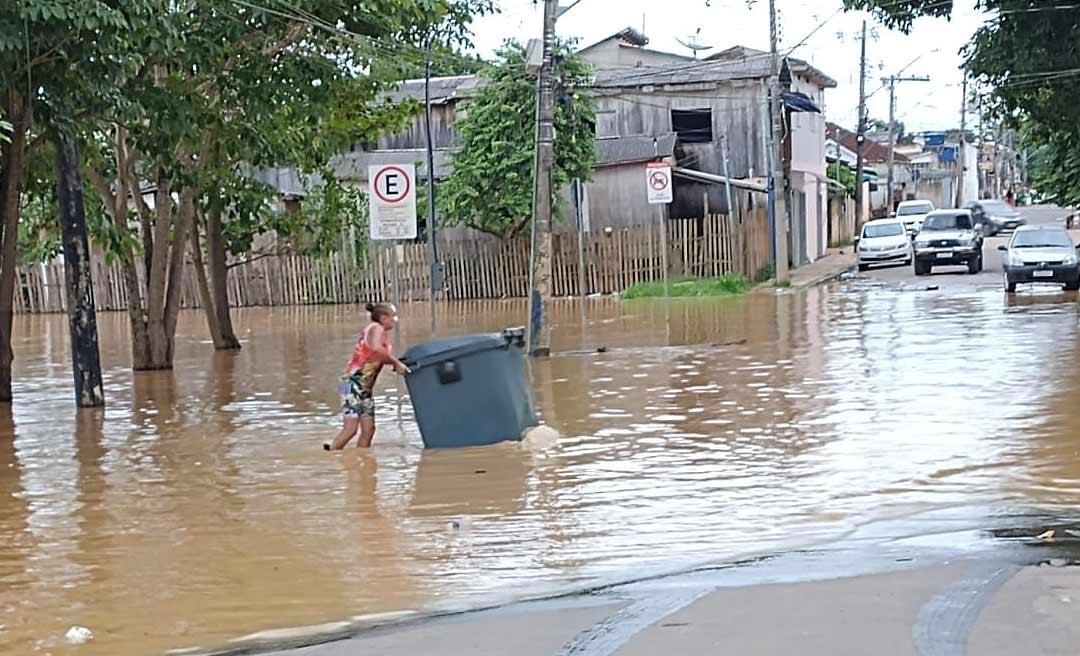 Enchentes de igarapés e do rio Acre em Assis Brasil, Brasileia e Rio Branco desabrigam e desalojam mais de seis mil pessoas 