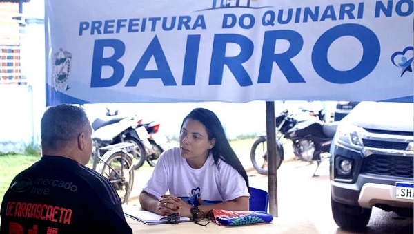 Em Senador Guiomard, prefeita Rosana Gomes leva gabinete ao bairros e faz atendimento à população ao ar livre