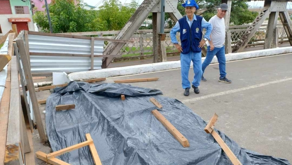 Ladrões furtam pó de brita usado na reforma da Ponte Metálica em Rio Branco