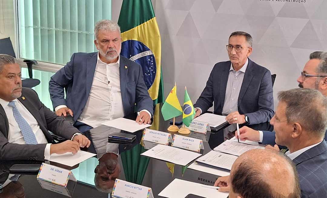 Sérgio Petecão e Ministros discutem ações emergenciais para municípios atingidos pelas cheias no Acre