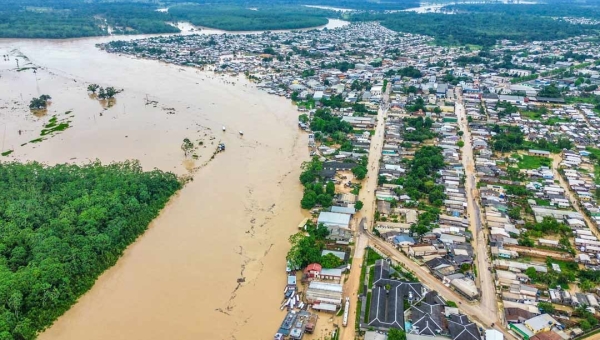 DRONE DA HORA: Imagens do Notícias da Hora mostram bairros de Tarauacá debaixo d'água após cheia de rio