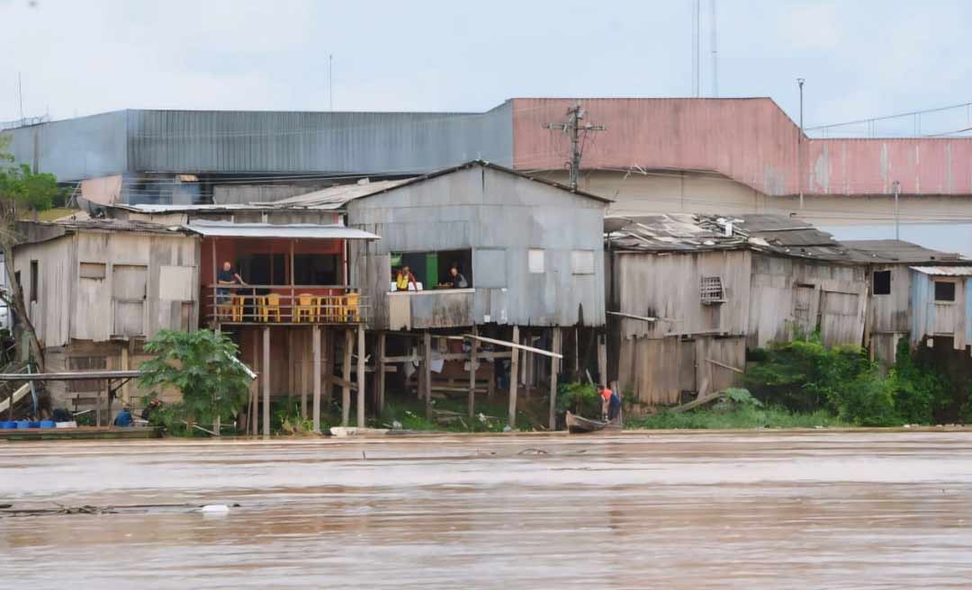 Enchente: bares e comércios sob constante risco às margens do Rio Acre, na Capital