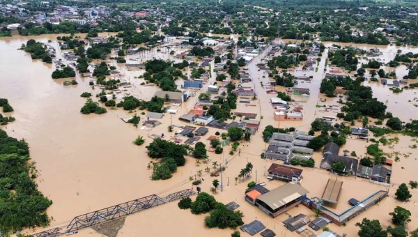 Brasiléia enfrenta maior alagação de sua história, deixando mais de 15 mil pessoas afetadas