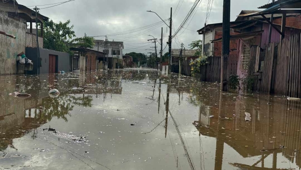 Rio Acre está a poucos centímetros de alcançar 17 metros na Capital