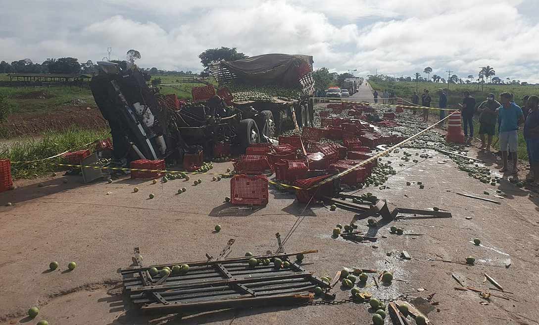 Acidente envolvendo duas carretas perto de Extrema deixa uma pessoa morta, confirma PRF/RO