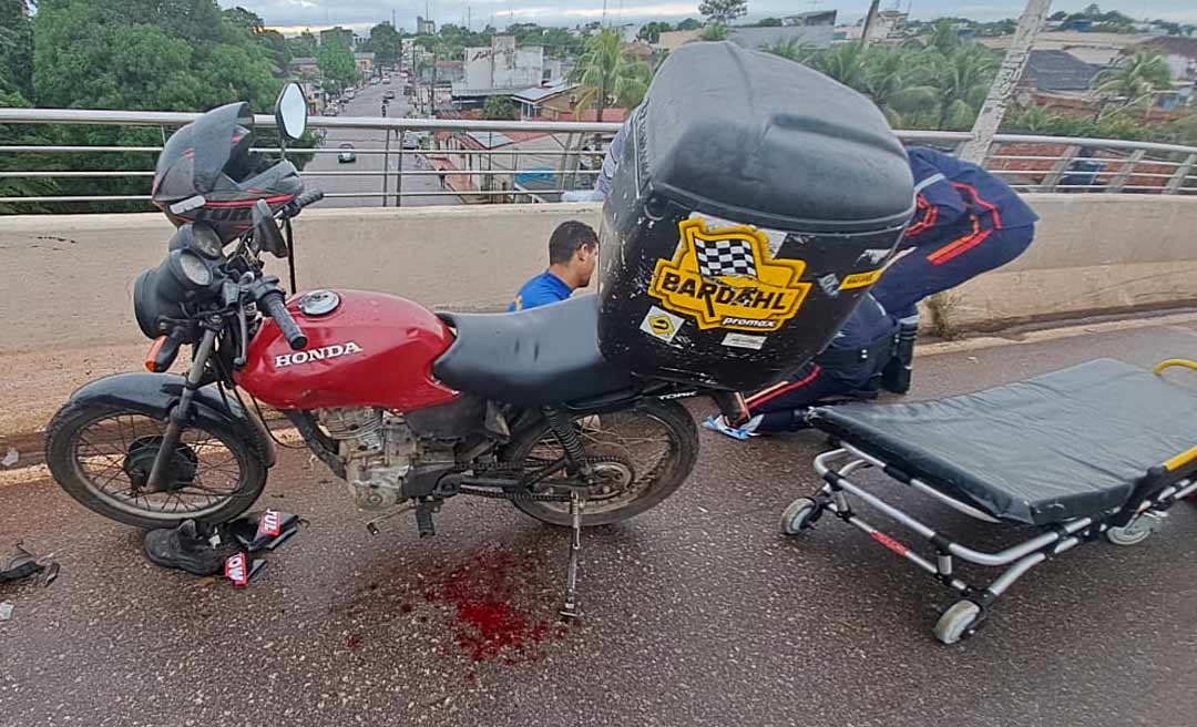 Motoboy fica ferido após ser atingido por carro desgovernado na 4ª ponte