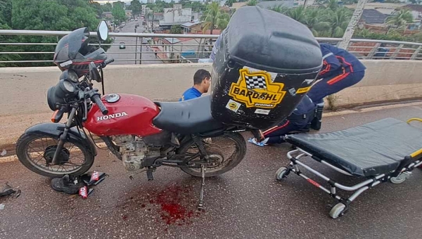 Motoboy fica ferido após ser atingido por carro desgovernado na 4ª ponte