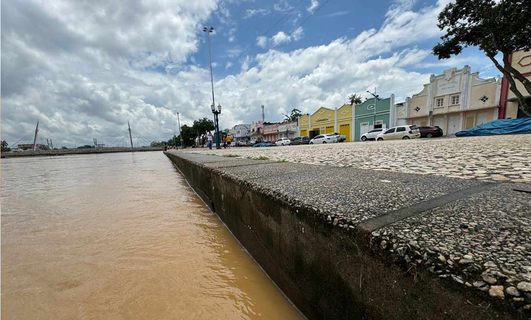 Rio Acre chega a 17 metros na tarde desta quinta-feira e deve desabrigar mais famílias