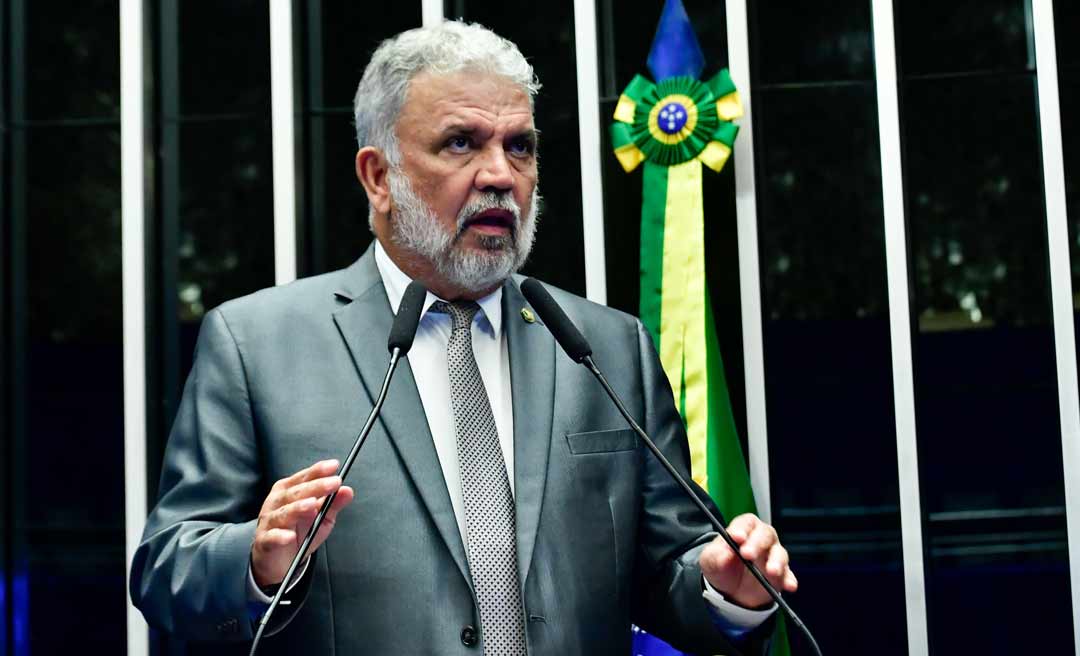 Municípios atingidos pelas enchentes vão começar a receber recursos federais, informa o senador Petecão