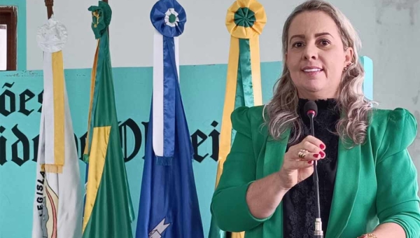 Vereadora Aparecida Rocha defende aprovação do novo PCCR da Educação do Bujari