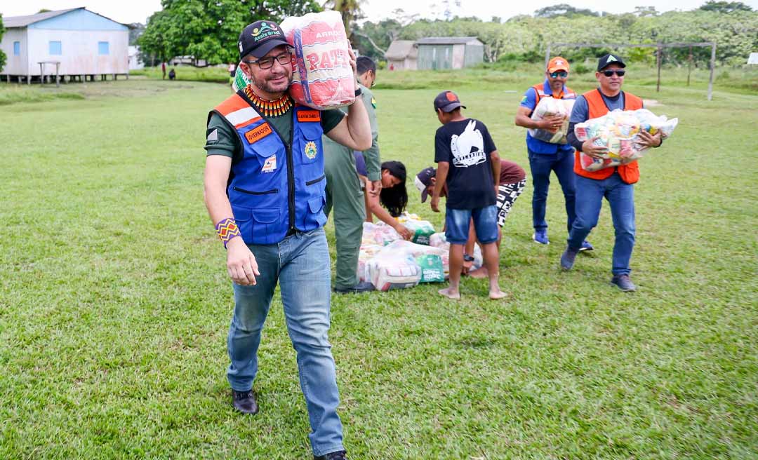 Governador Gladson Cameli conduz missão humanitária à Aldeia Indígena Jatobá, atingida pela cheia do Rio Iaco