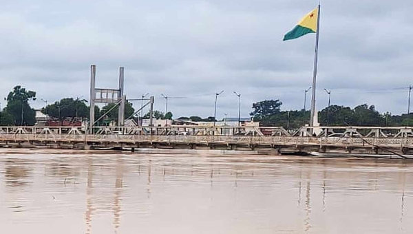 Rio Acre baixa dois centímetros na capital, mas chuva desta quarta-feira preocupa