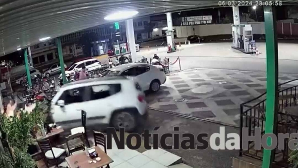 Carro invade Conveniência em Posto de Gasolina na Avenida Ceará e Nações Unidas