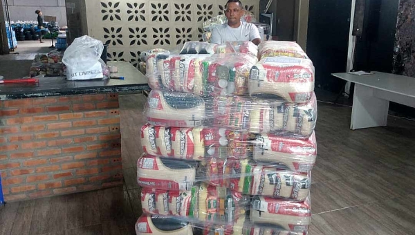 Prefeitura da Capital inicia a entrega de cestas básicas às famílias atingidas pela cheia do Rio Acre