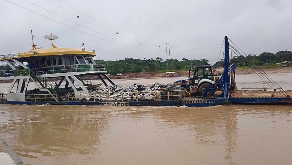 Deracre envia 100 toneladas de insumos para obras no aeródromo de Marechal Thaumaturgo