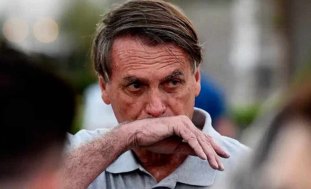 Na semana que cumpre agenda no Acre, Bolsonaro é indiciado pela Polícia Federal por falsificar cartão de vacinação