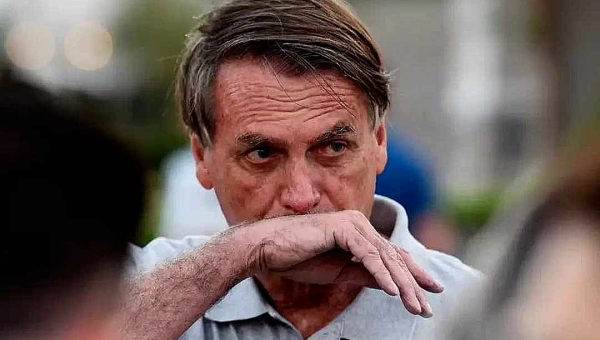 Na semana que cumpre agenda no Acre, Bolsonaro é indiciado pela Polícia Federal por falsificar cartão de vacinação