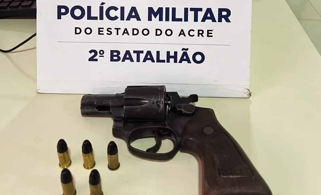 Mesmo monitorado, homem é preso com revólver pela Polícia Militar no Praia do Amapá