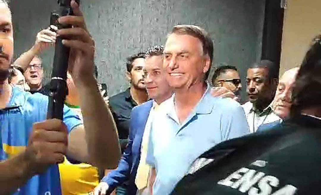 Bolsonaro chega à sede da Fieac para receber título de cidadão rio-branquense da Câmara de Vereadores