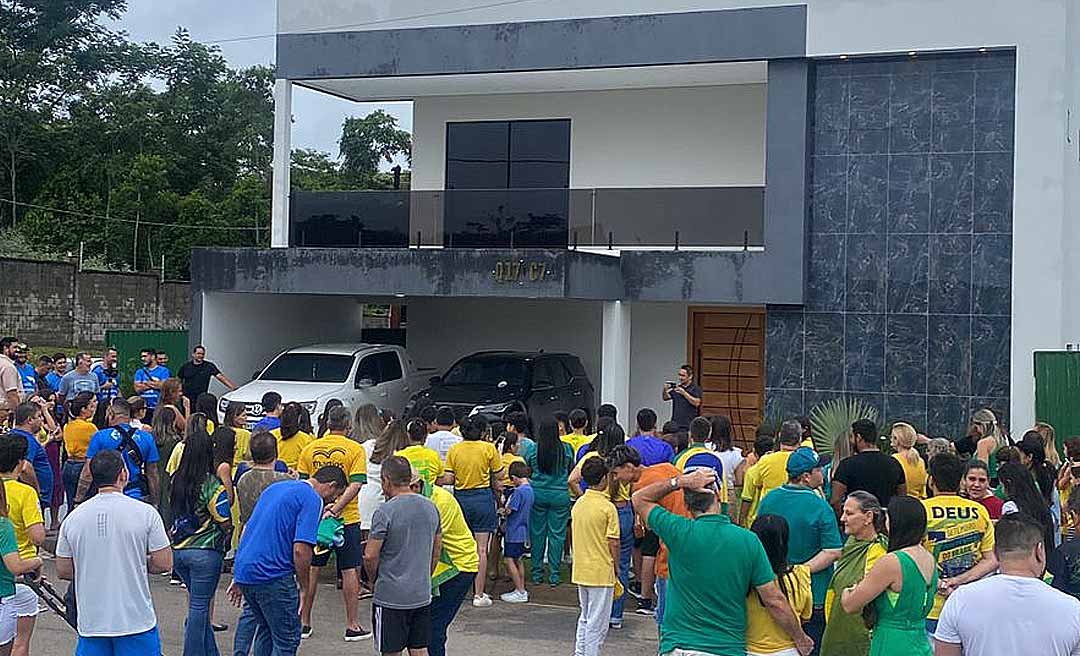 Moradores do Ecoville tietam Bolsonaro