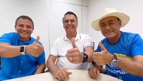 Ao se despedir de Bolsonaro no aeroporto, Bocalom diz: “O Acre lhe quer muito, o Acre lhe adora”