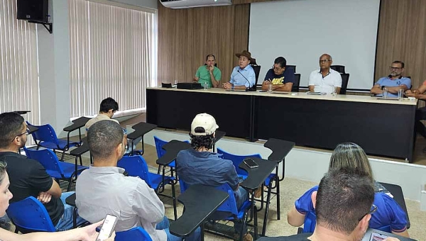 Prefeito Tião Bocalom se reúne com donos de empresa que vão executar o "Programa Asfalta Rio Branco"