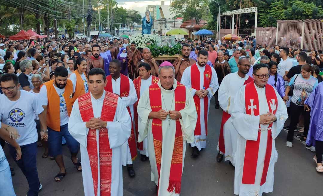 Procissão do Cristo Morto leva milhares de fiéis às ruas e avenidas Rio Branco