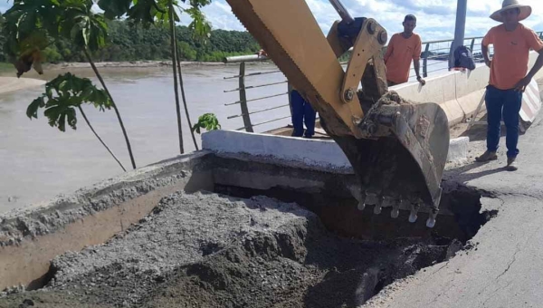 Dnit trabalha na recuperação da ponte sobre o Rio Tarauacá, na BR-364