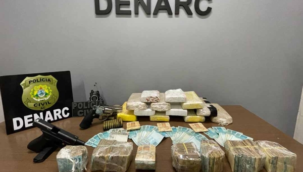 Dupla de narcotraficantes é presa com 11 quilos de cocaína pura e mais de R$ 77 mil em espécie
