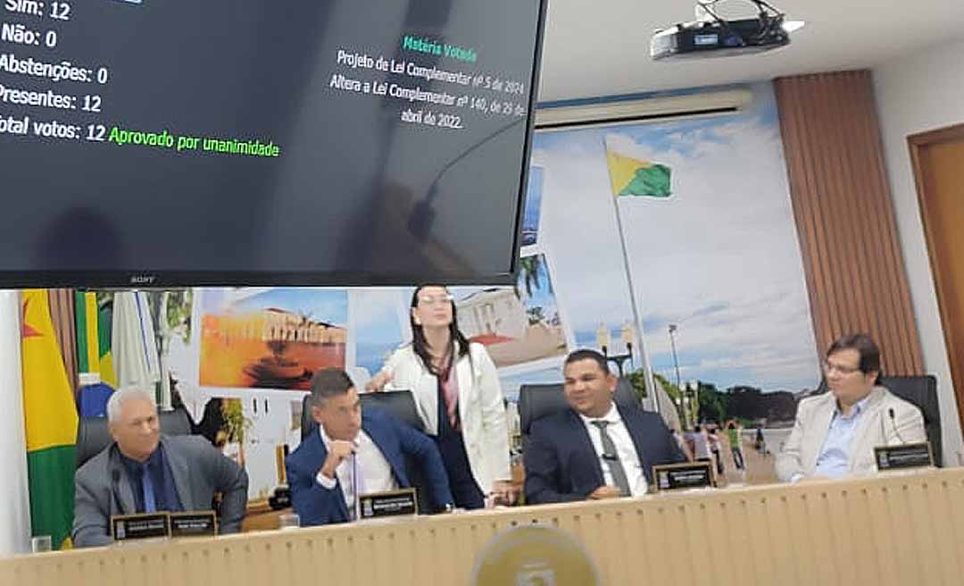 Com presença de Fábio Rueda, vereadores aprovam reajuste salarial de servidores municipais de Rio Branco 