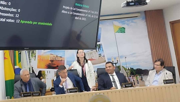 Com presença de Fábio Rueda, vereadores aprovam reajuste salarial de servidores municipais de Rio Branco 