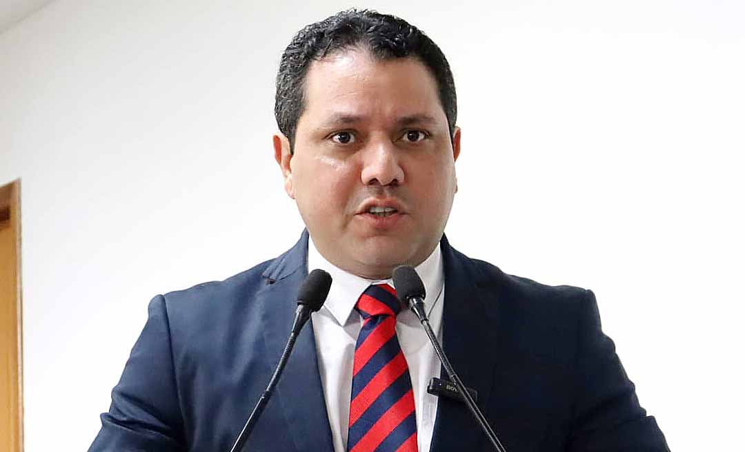 "Quem se junta a Marcus Alexandre também representa o caos, a herança maldita do PT", diz líder do prefeito na Câmara