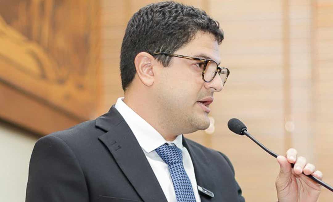 Eduardo Ribeiro defende pagamento do adicional de titulação aos servidores do ISE