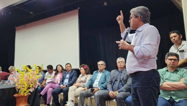 Em evento da Fetacre com ministros, Edvaldo Magalhães relata situação de posseiros ameaçados de expulsão pelo ‘mercado de carbono’