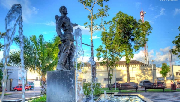 Bocalom inova e sanciona lei “Adote uma Praça”, que permite empresas privadas o uso de espaços públicos