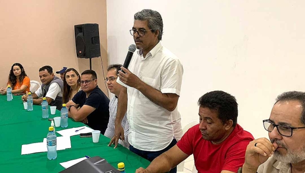 Edvaldo Magalhães se reúne com a Defensoria Pública e o Sindicato Rural de Tarauacá para discutir situação dos posseiros ameaçados por falsos projetos de carbono