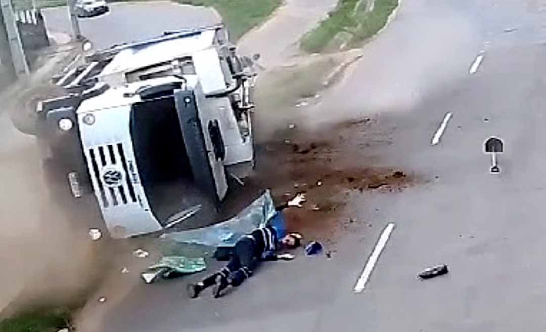 Em Rio Branco, caminhão de coleta de lixo tomba e deixa duas pessoas feridas; veja o vídeo
