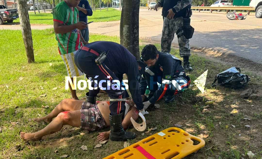 Motorista desvia de buracos e colide contra motociclista próximo à Ufac