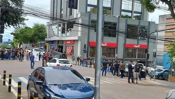 Exigindo valorização da categoria, policiais penais fazem manifestação no Centro da Capital