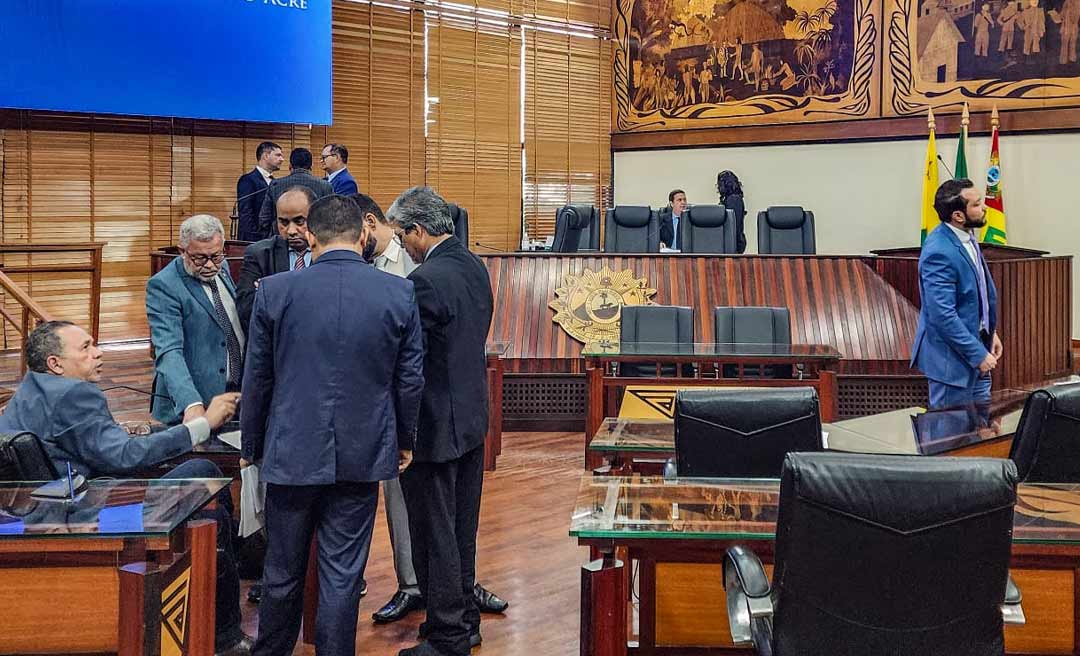 Após ‘intenso’ debate em torno de cargo que vai acomodar Fábio Rueda e Eduardo Velloso na capital federal e garantir apoio do União Brasil, deputados reativam Representação em Brasília