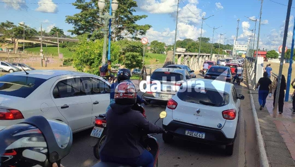 Bloqueio de ruas no 2⁰ Distrito, devido a Marcha para Jesus, causa congestionamento na Ponte Metálica