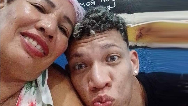 "A recuperação do meu filho foi o melhor presente do Dia das Mães", diz Camila, a mãe que pediu ajuda a Gladson para o tratamento do caçula