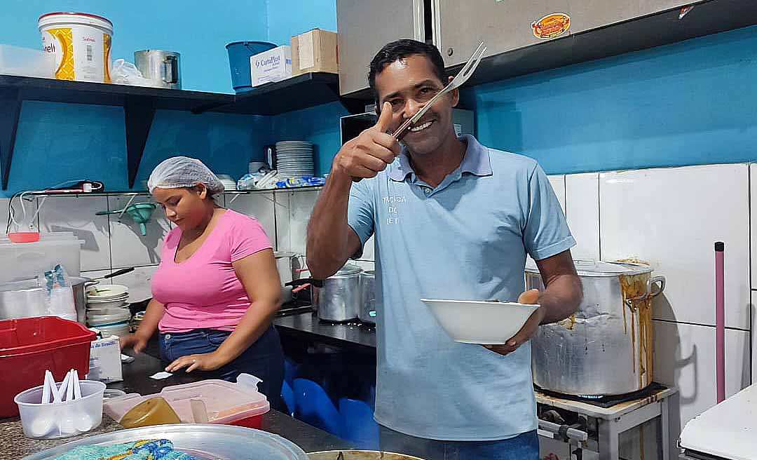 "Já vendi quase 500 cuias de tacacá, até o final da noite chego a mil", diz comerciante comemorando frio que atinge a Capital