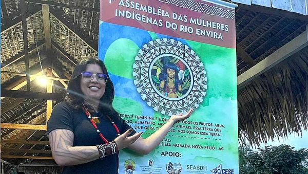 Mulheres indígenas do Rio Envira participam de assembleia na Aldeia Morada Nova, em Feijó e mergulham na busca por direitos